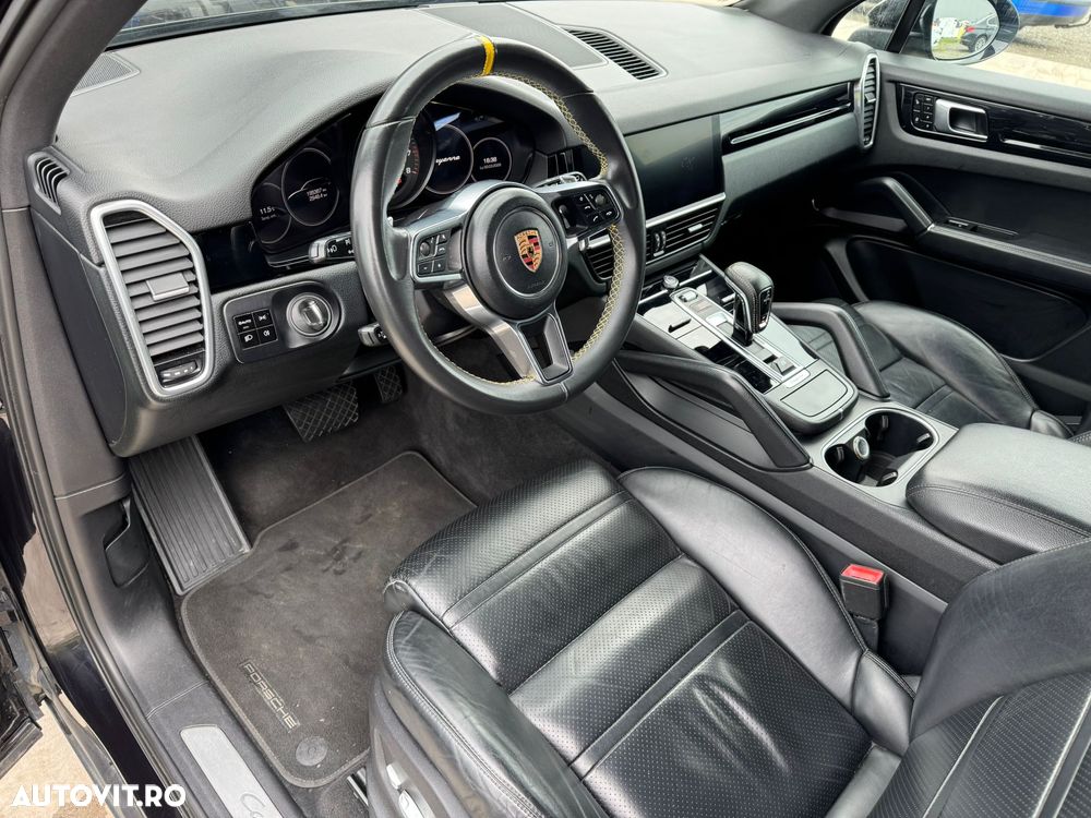 Porsche Cayenne Standard - 2