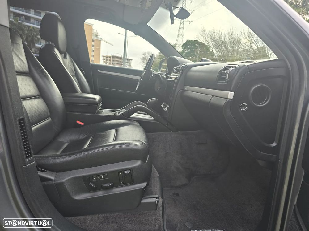 Porsche Cayenne Turbo - 15