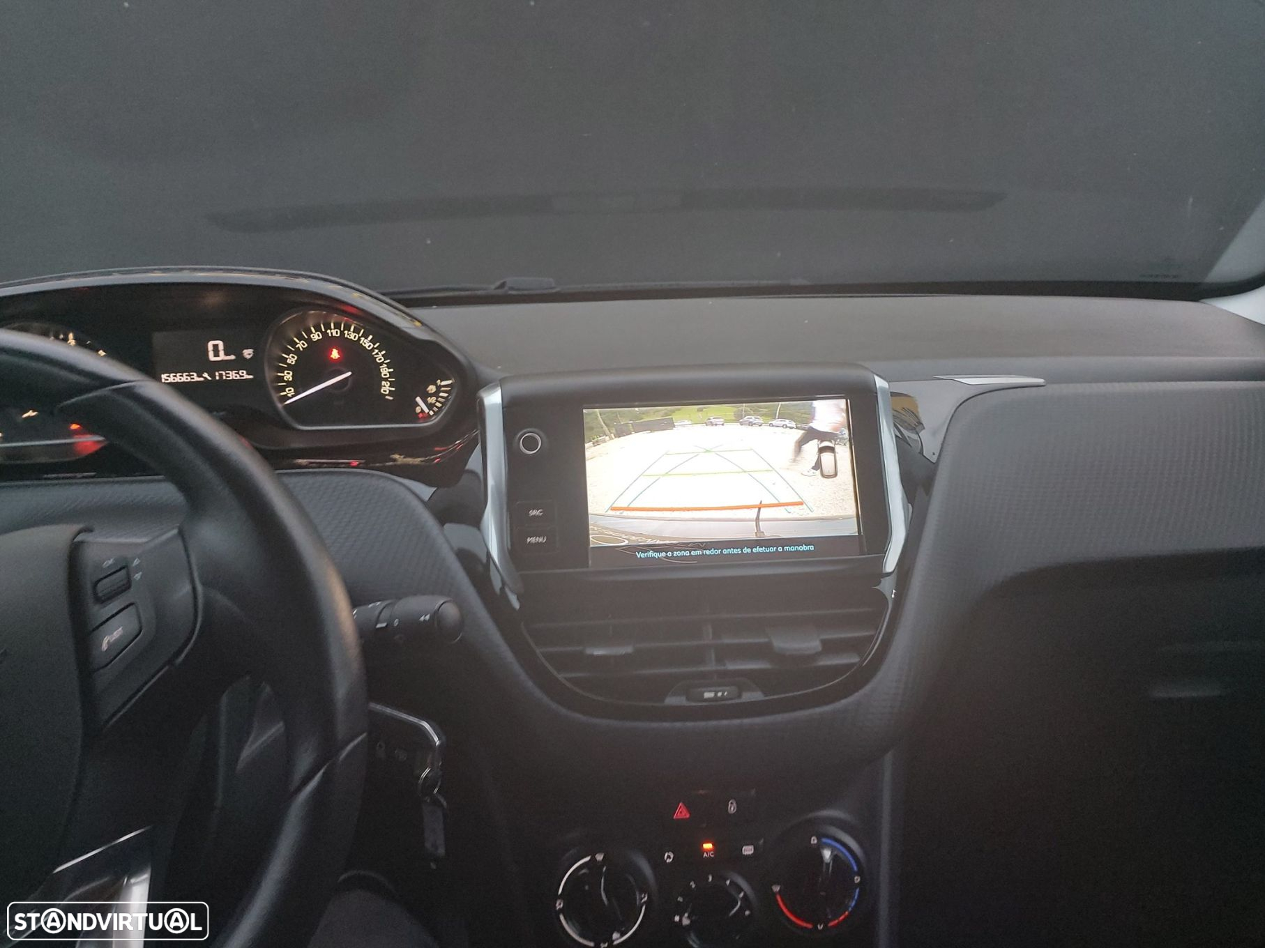 Peugeot 208 - 12