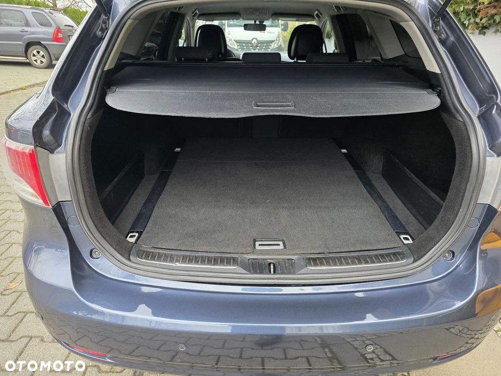 Toyota Avensis Combi 1.8 Executive - 12