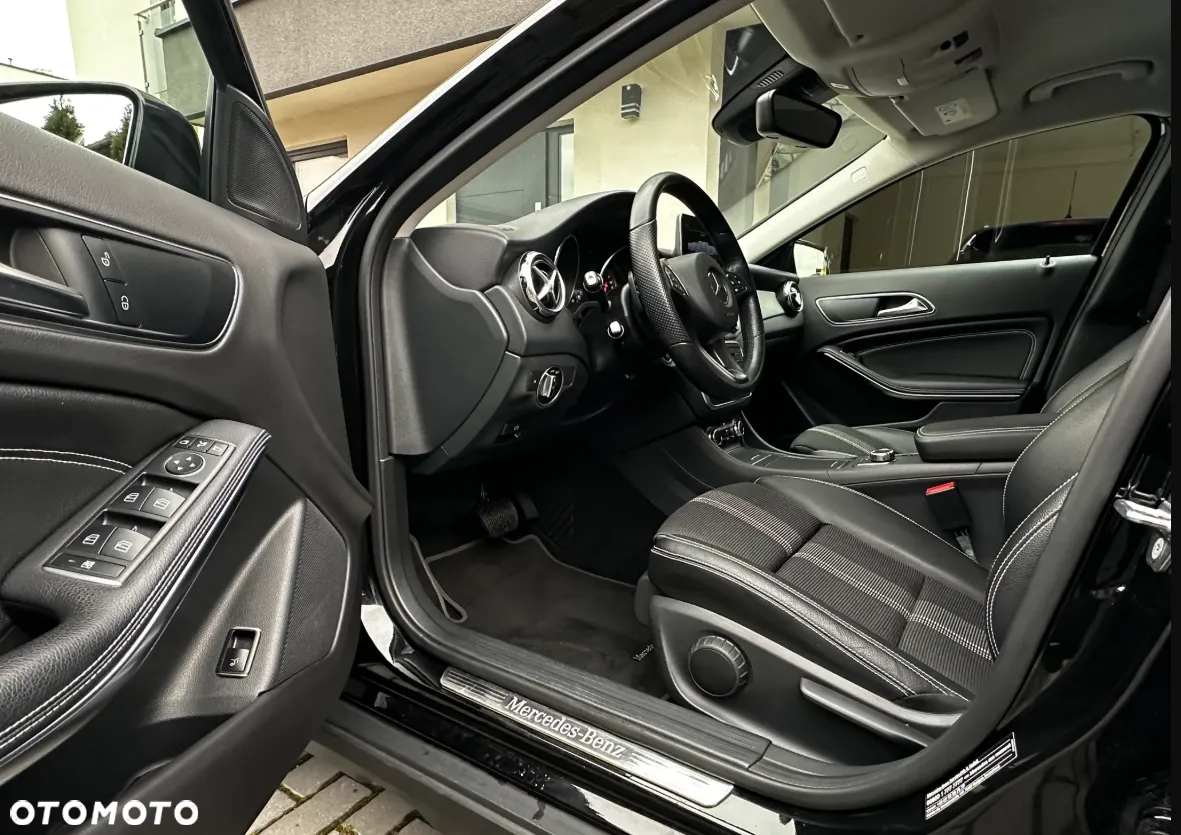Mercedes-Benz GLA 200 7G-DCT Urban - 3