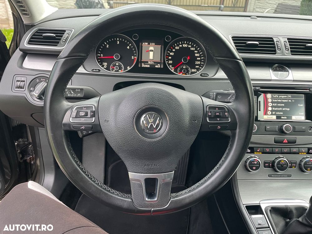 Volkswagen Passat - 25