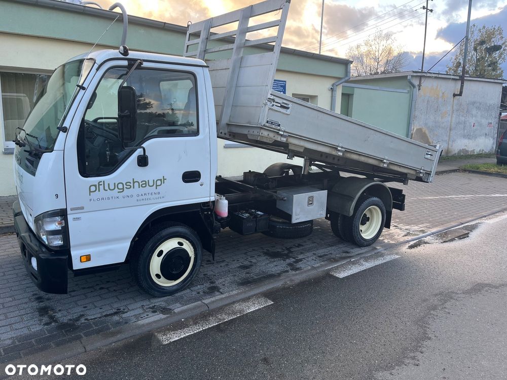 Isuzu NPR85 - 2
