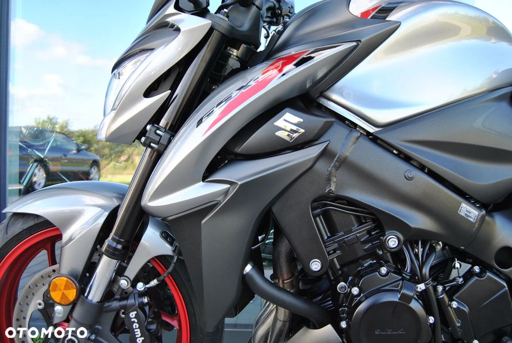 Suzuki GSX - 35