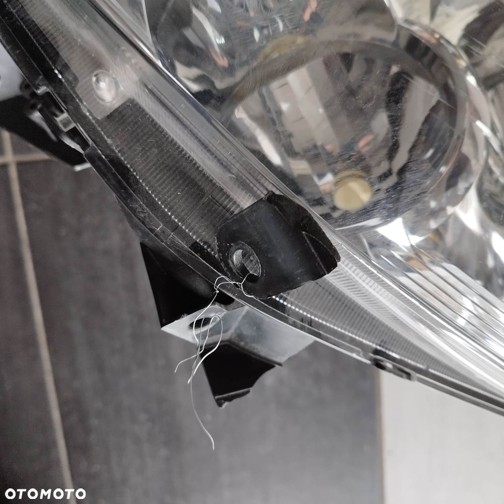 LAMPA przód corolla verso - 3