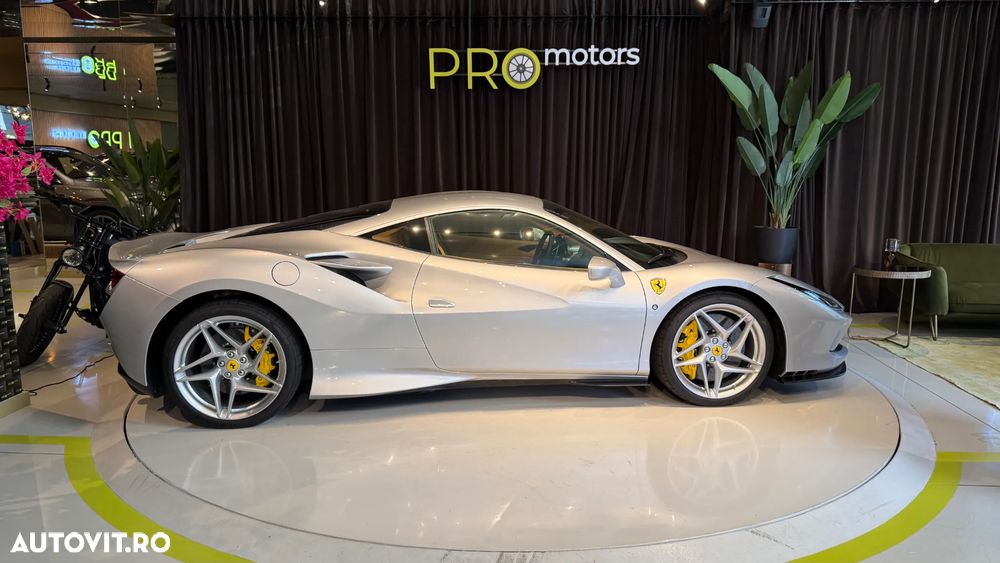 Ferrari F8 - 5