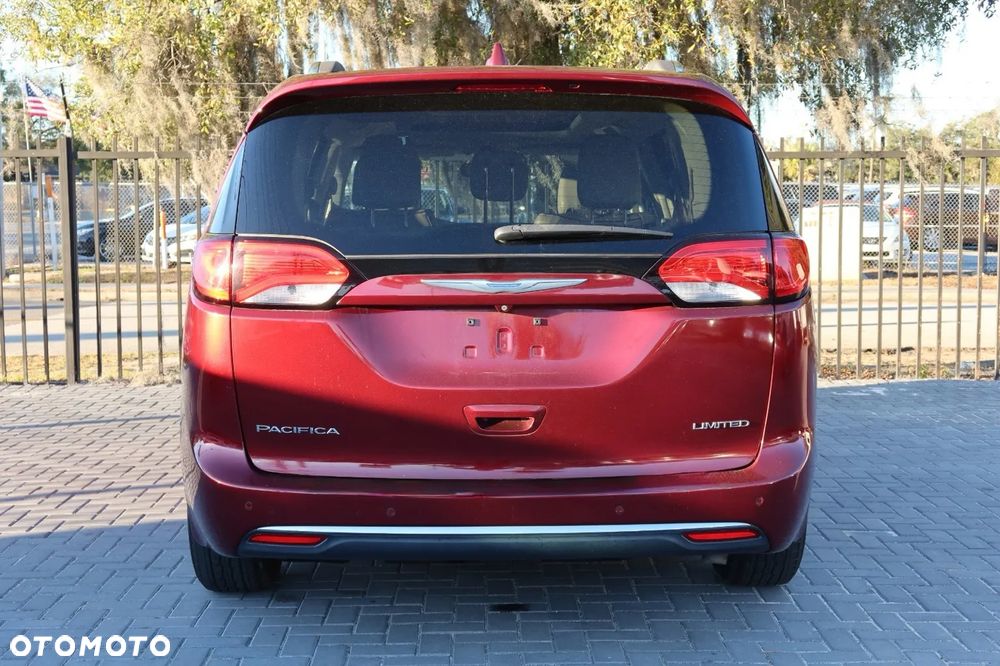 Chrysler Pacifica - 12