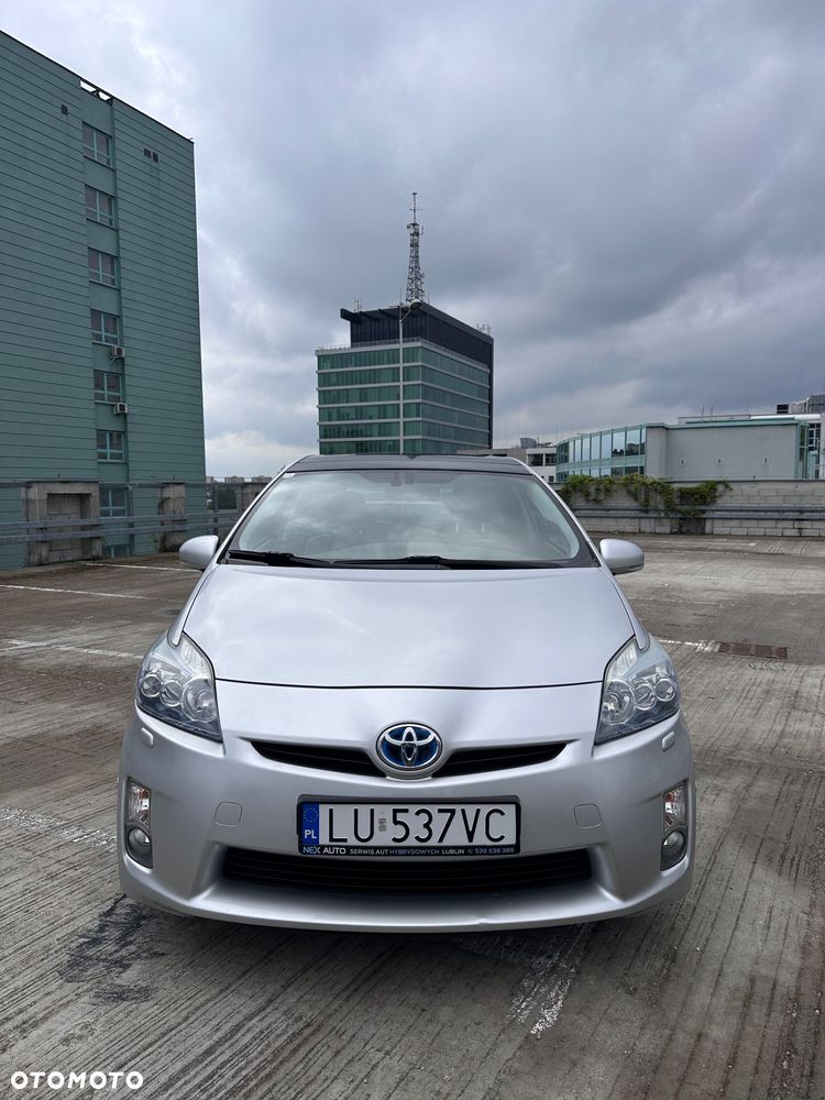 Toyota Prius (Hybrid) Executive - 2