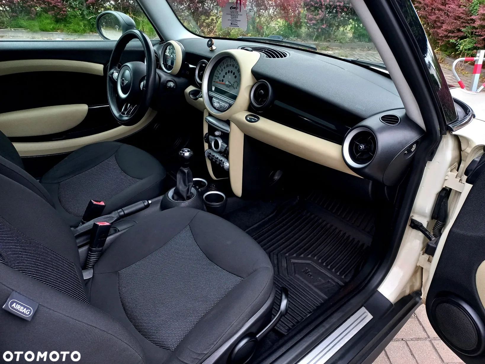 MINI ONE - 18