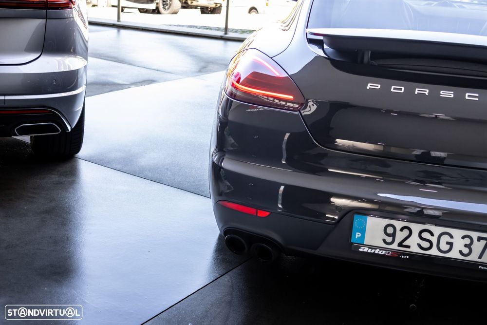 Porsche Panamera Platinum Edition - 8