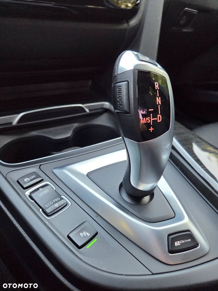 BMW Seria 3 330e iPerformance Sport Line - 14