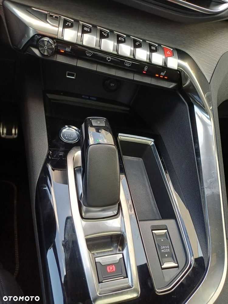 Peugeot 3008 1.6 PureTech Hybrid4 PHEV GT S&S EAT8 - 19