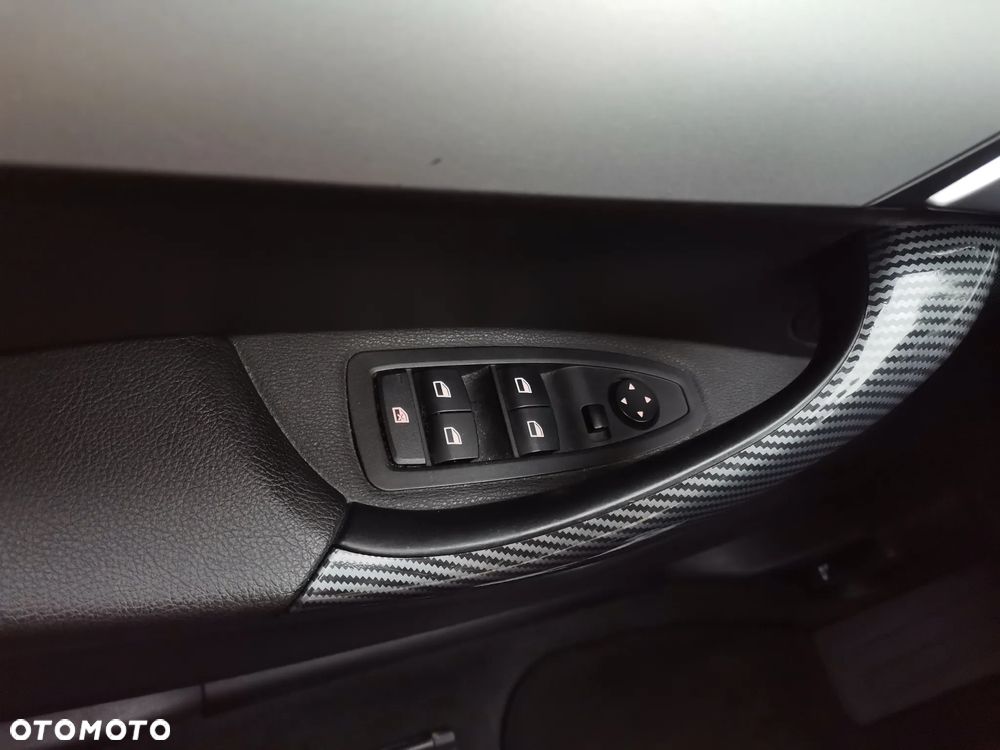 BMW X1 sDrive18d - 16