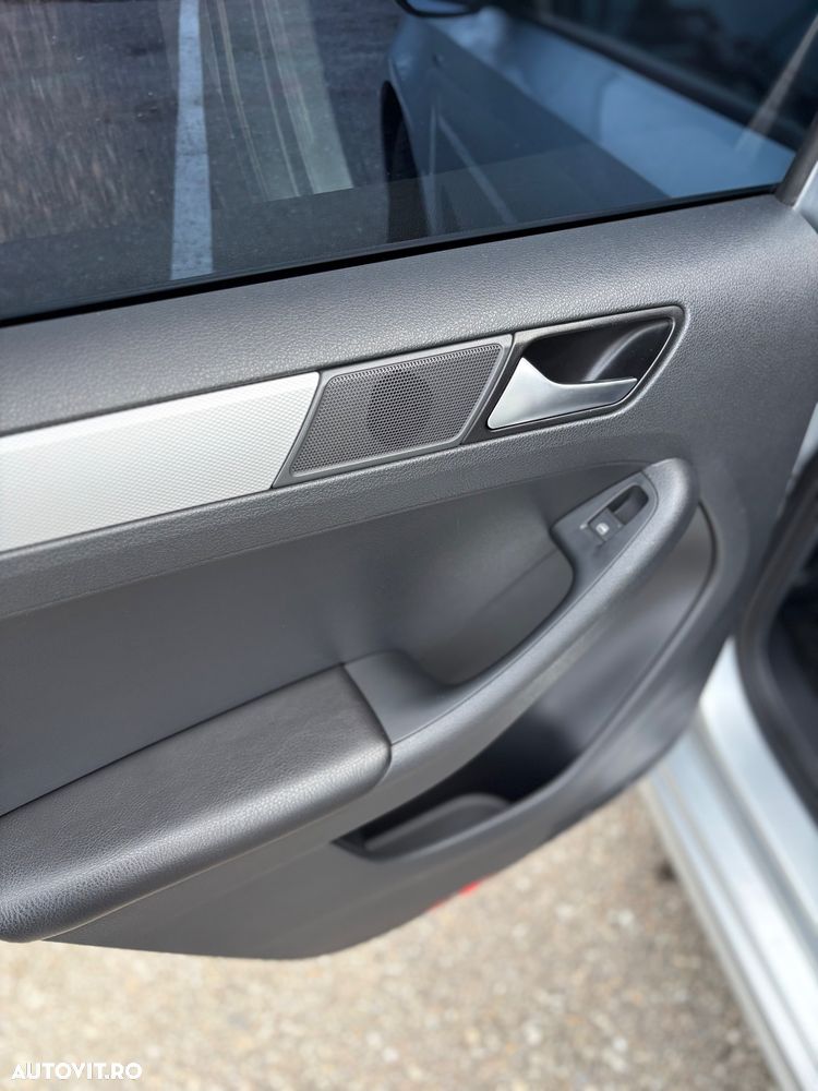 Volkswagen Jetta 2.0 TDI Life - 10