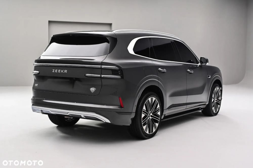 ZEEKR 8X - 6
