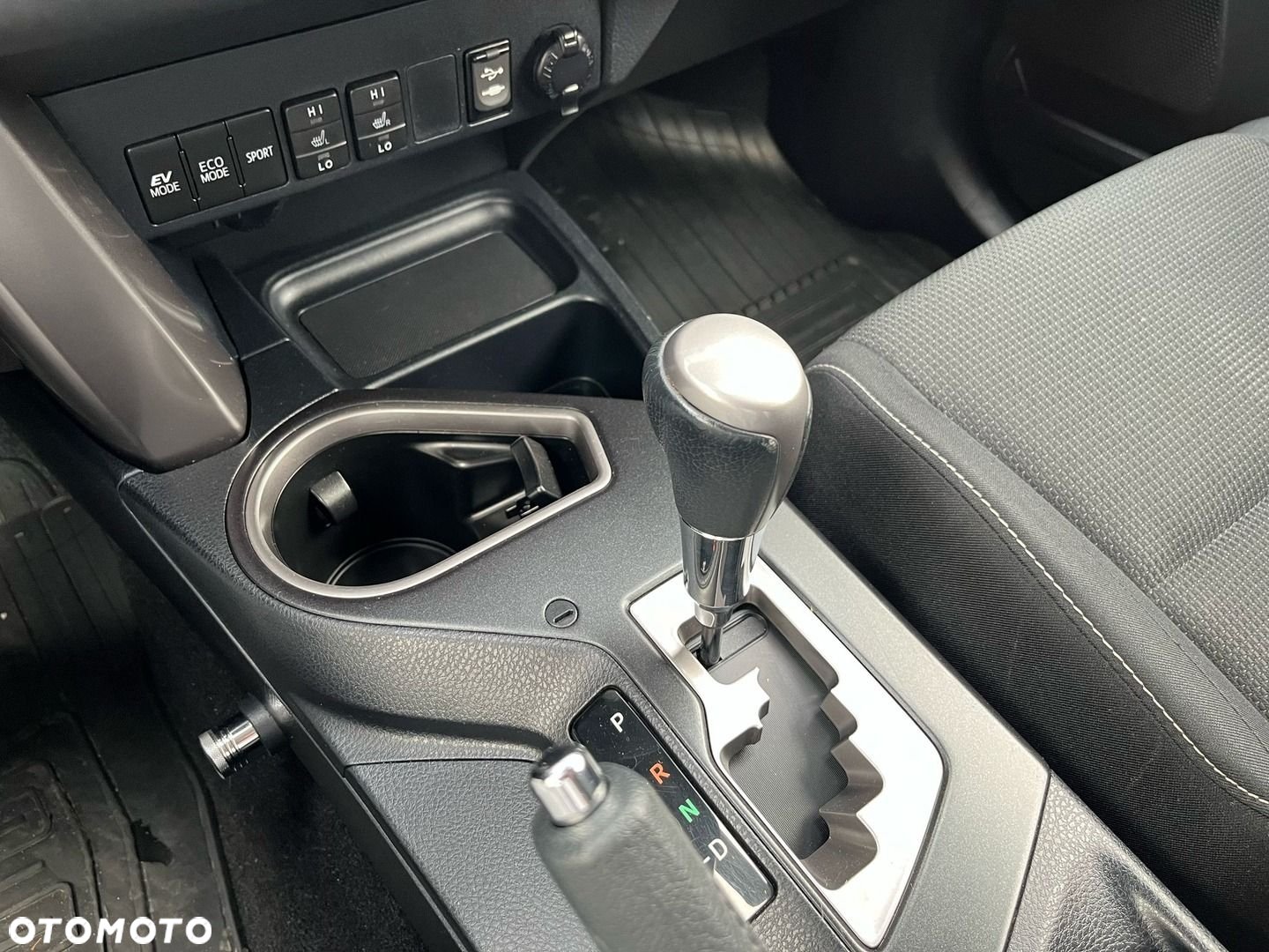 Toyota RAV4 Hybrid Premium 4x4 - 23
