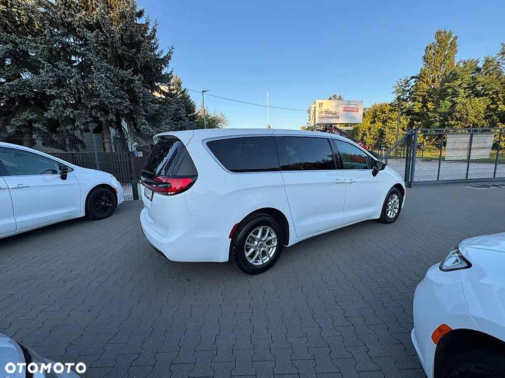 Chrysler Pacifica - 4