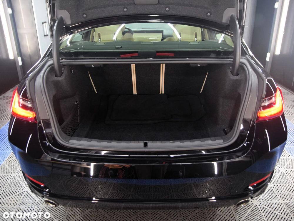 BMW Seria 3 318i - 9