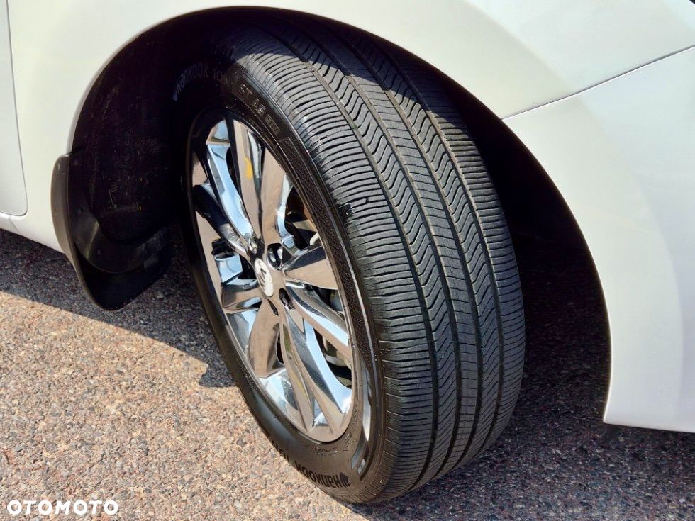 Kia Carnival - 33