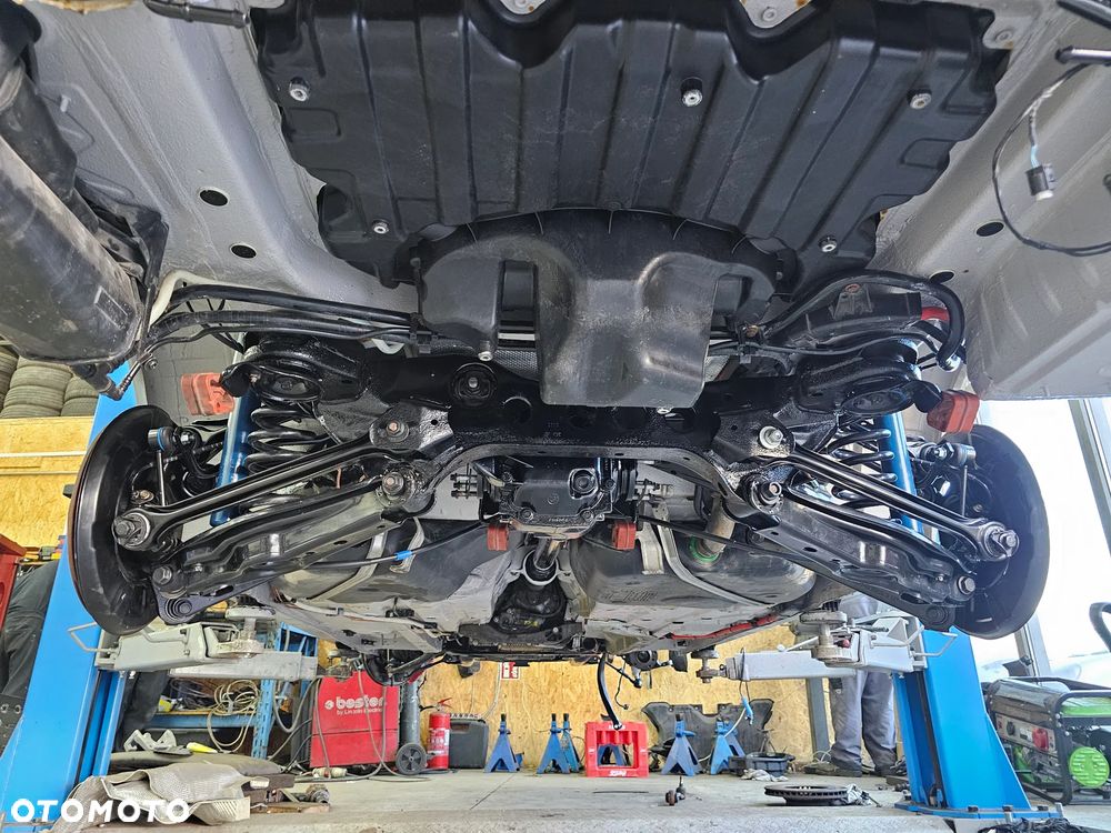 BMW Seria 3 335i xDrive - 16