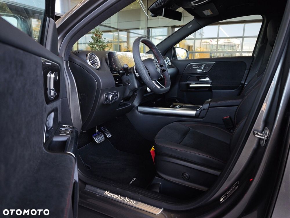 Mercedes-Benz GLA - 11