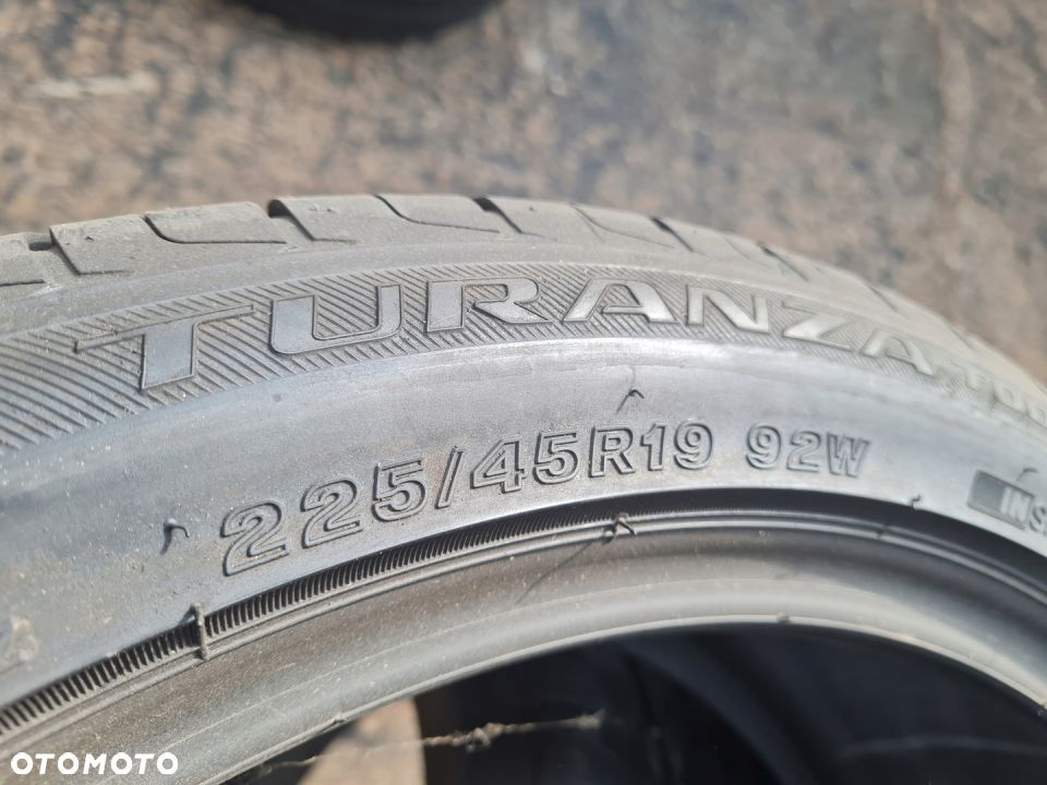 2x BRIDGESTONE Turanza T001 225/45R19 4,7mm 5,3mm 2022 - 2