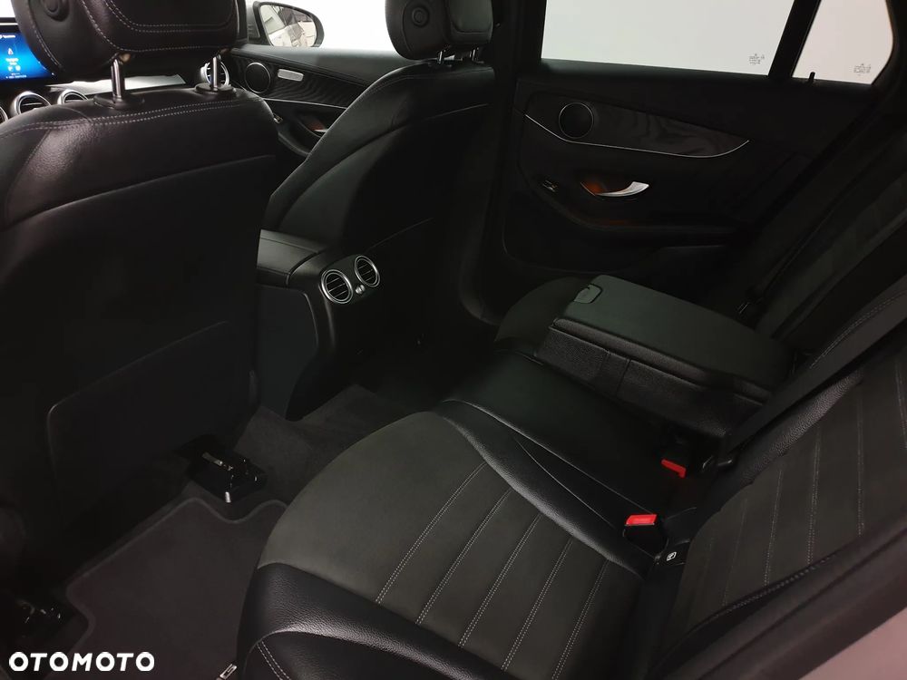 Mercedes-Benz GLC 300 de 4Matic 9G-TRONIC AMG Line Plus - 30