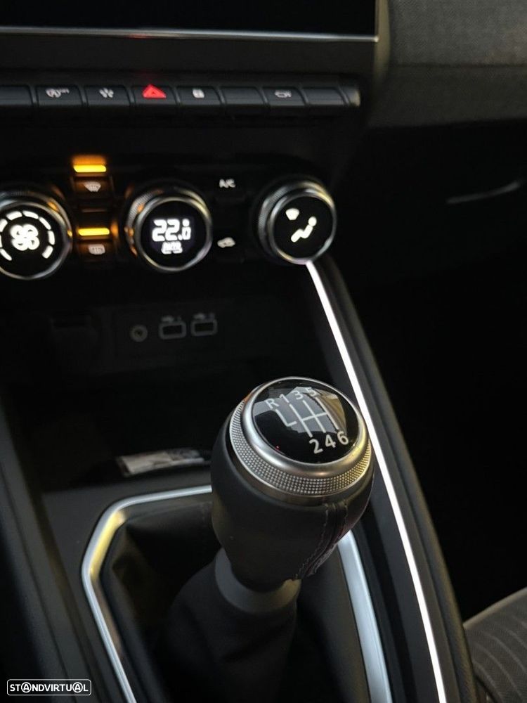 Renault Clio 1.0 TCe Techno - 32