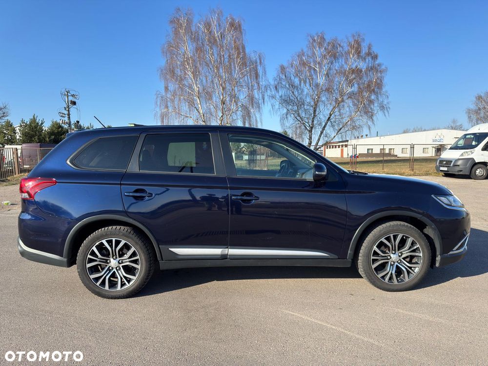 Mitsubishi Outlander - 1
