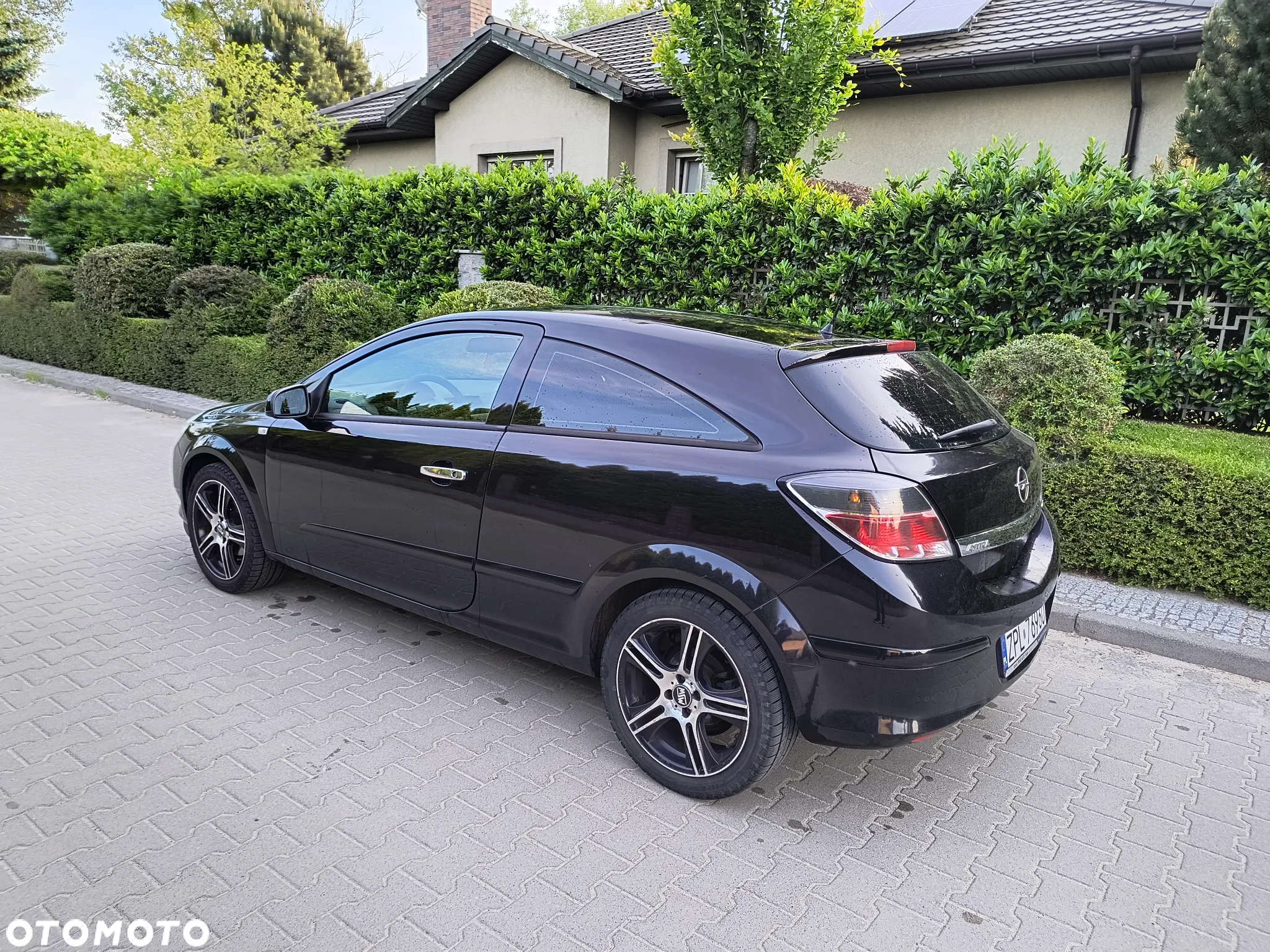 Opel Astra GTC 1.6 Sport - 4