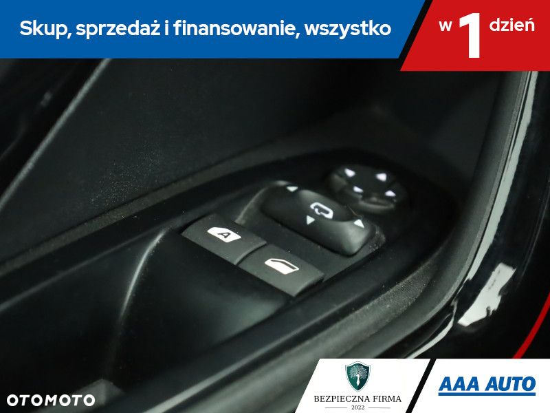 Peugeot 208 - 17
