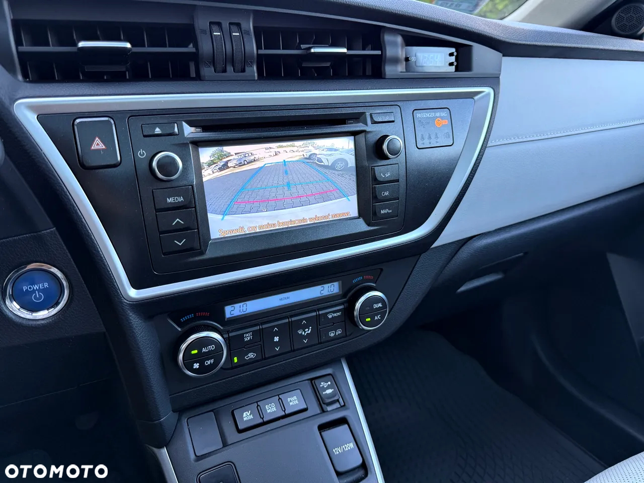 Toyota Auris 1.8 HSD Prestige NAVI - 12