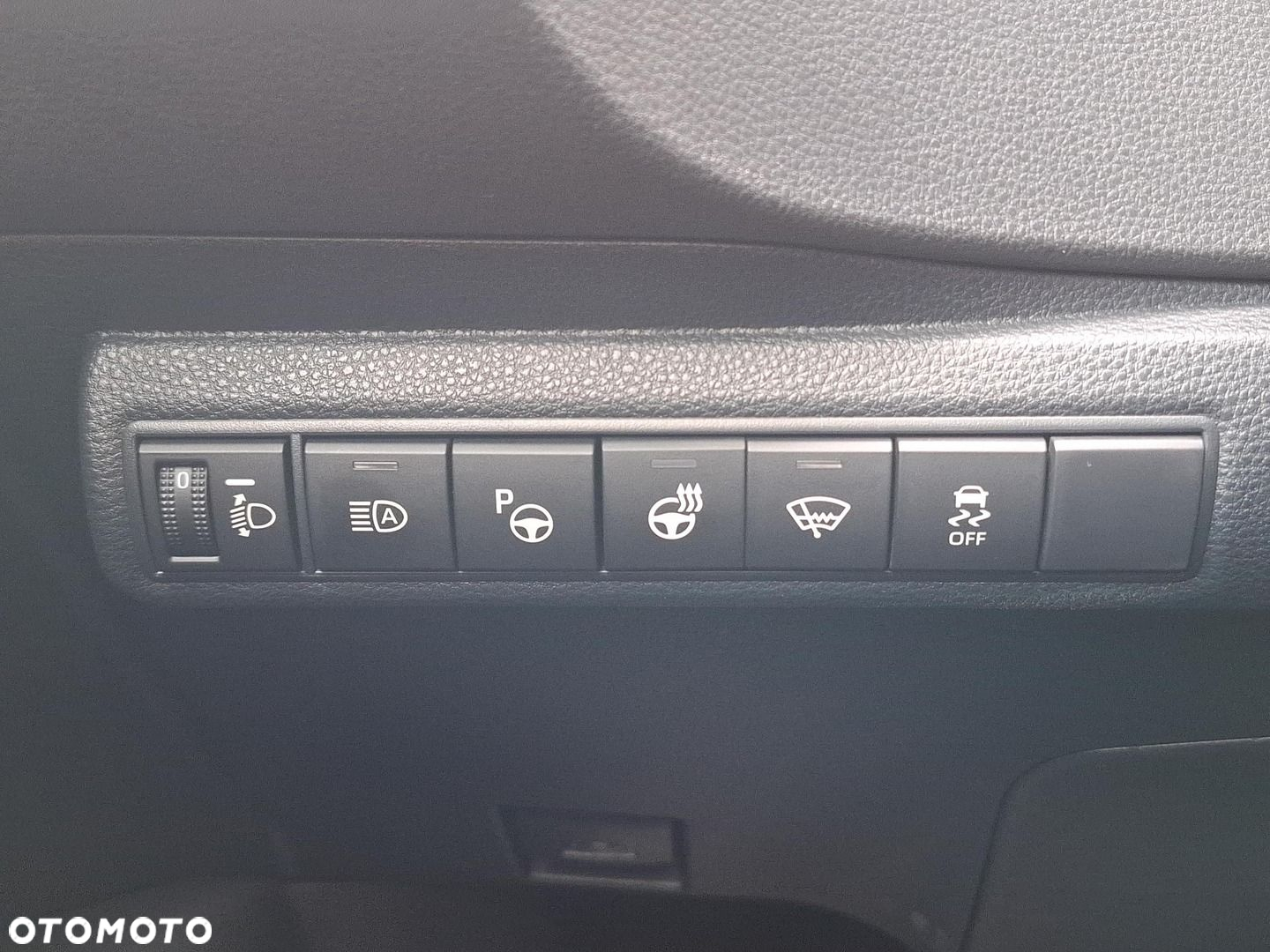 Toyota Corolla - 12