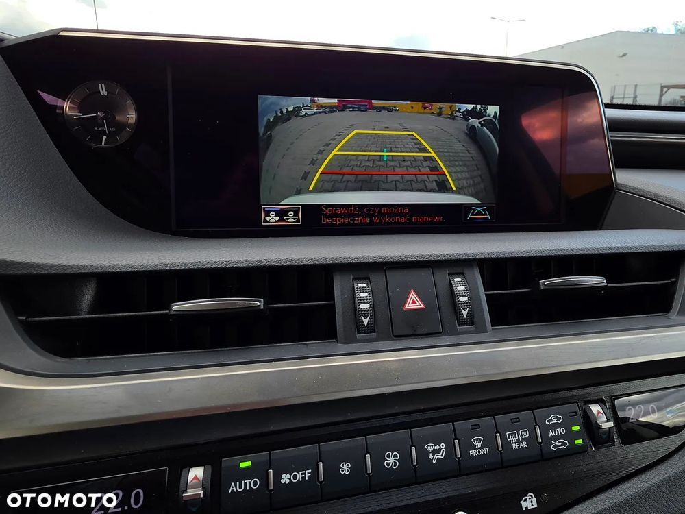 Lexus ES 300h Business Edition + - 20