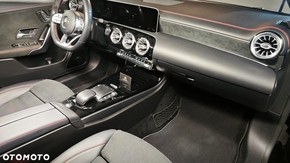 Mercedes-Benz CLA 250 4-Matic AMG Line 7G-DCT - 12