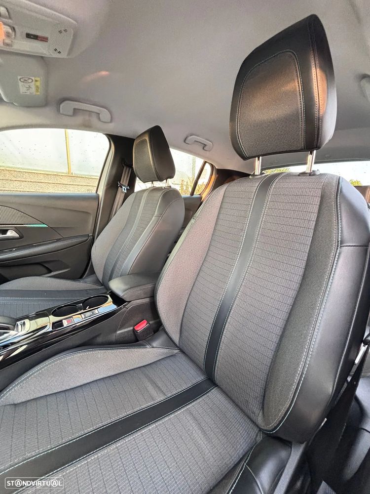 Peugeot e-208 Allure Pack - 11