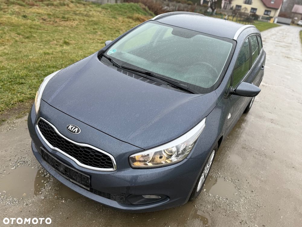 Kia Ceed 1.6 CRDi 128 Dream Team Edition - 9