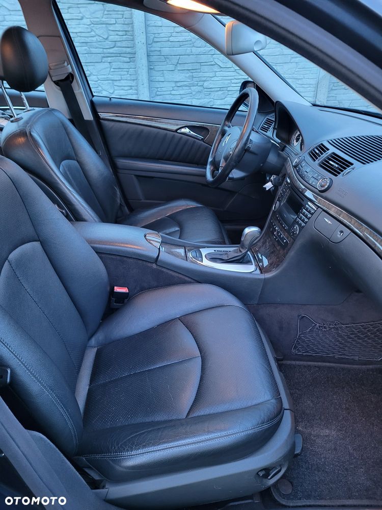 Mercedes-Benz E-Class 2003 photo 3