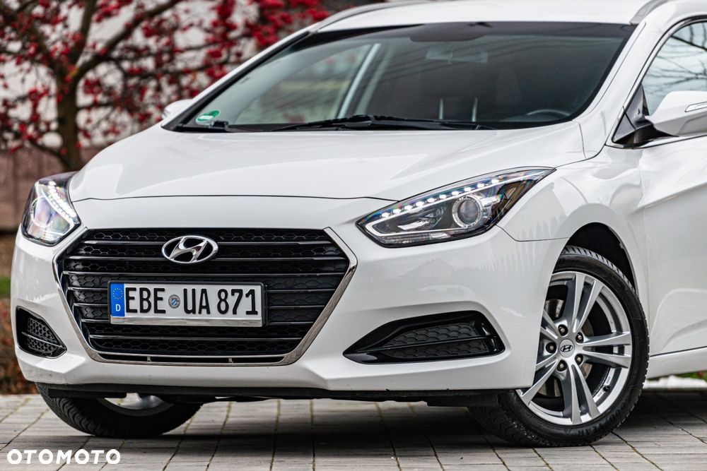 Hyundai i40 Kombi blue 1.6 Trend - 12