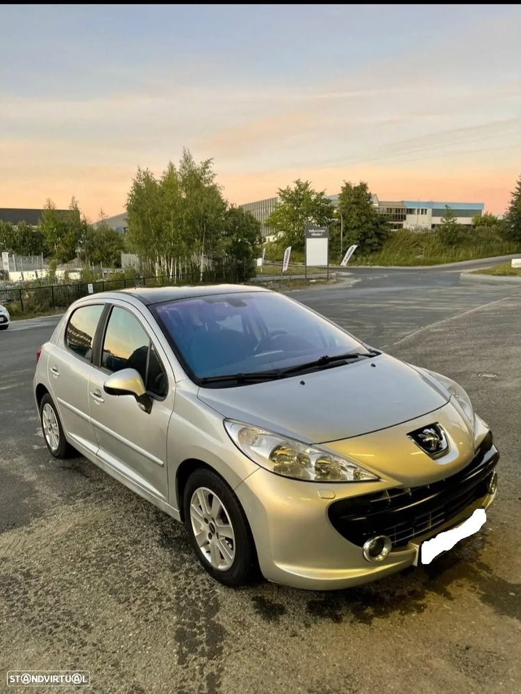 Peugeot 207 - 1