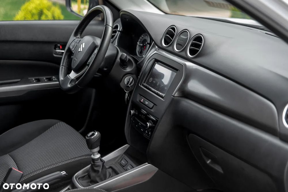 Suzuki Vitara 1.4 Boosterjet Hybrid Comfort+ - 27