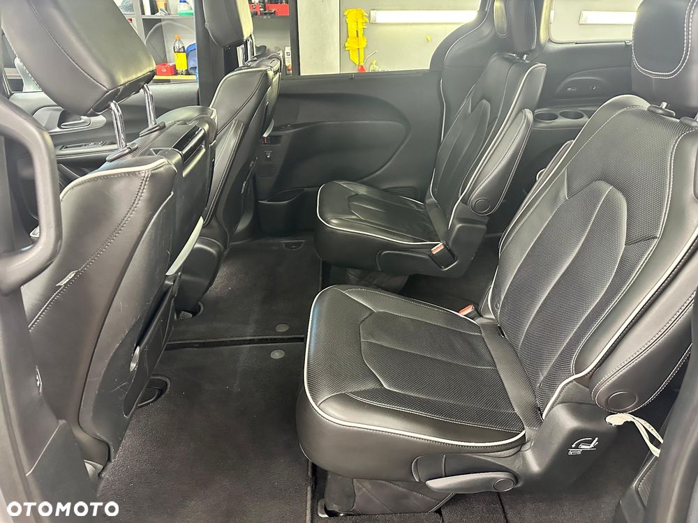 Chrysler Pacifica - 29