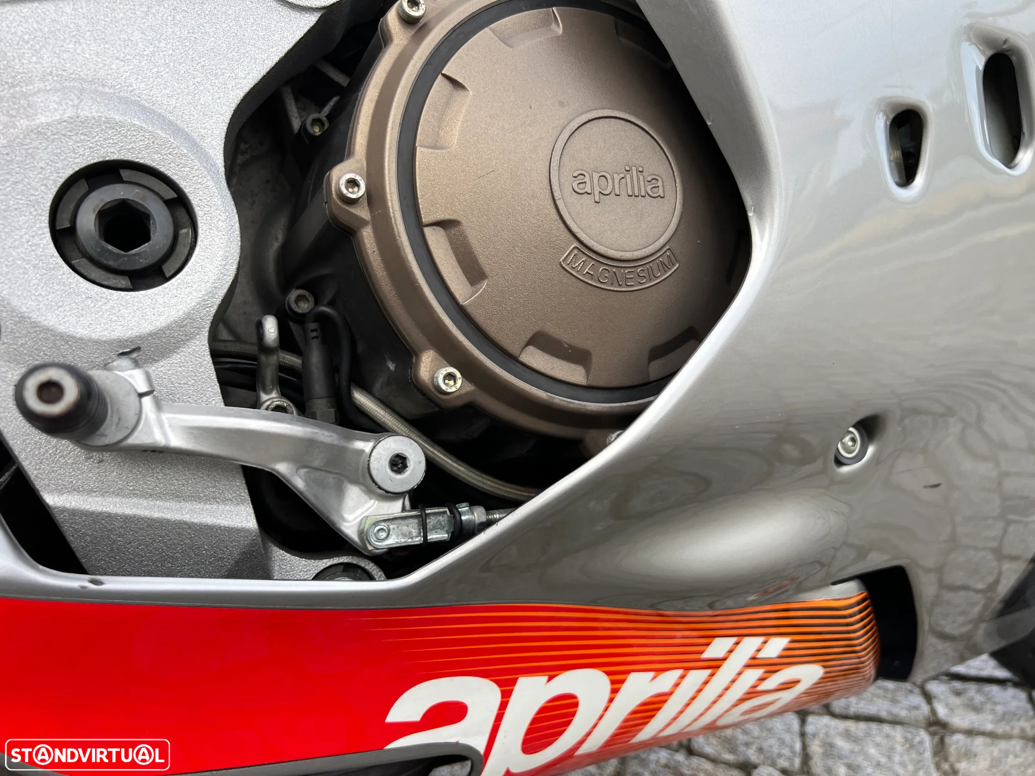 Aprilia RSV 1000R-RR - 16