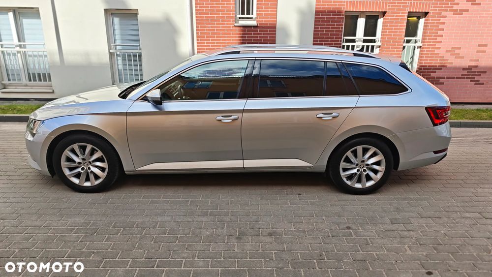 Skoda Superb 2.0 TDI SCR Ambition - 5
