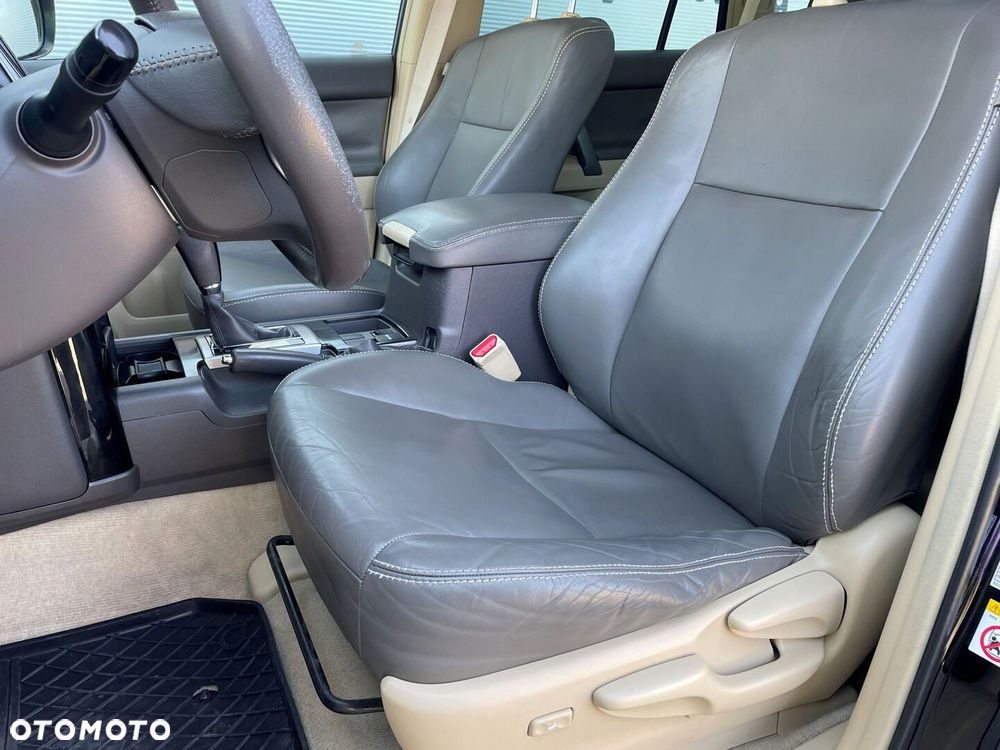 Toyota Land Cruiser - 12