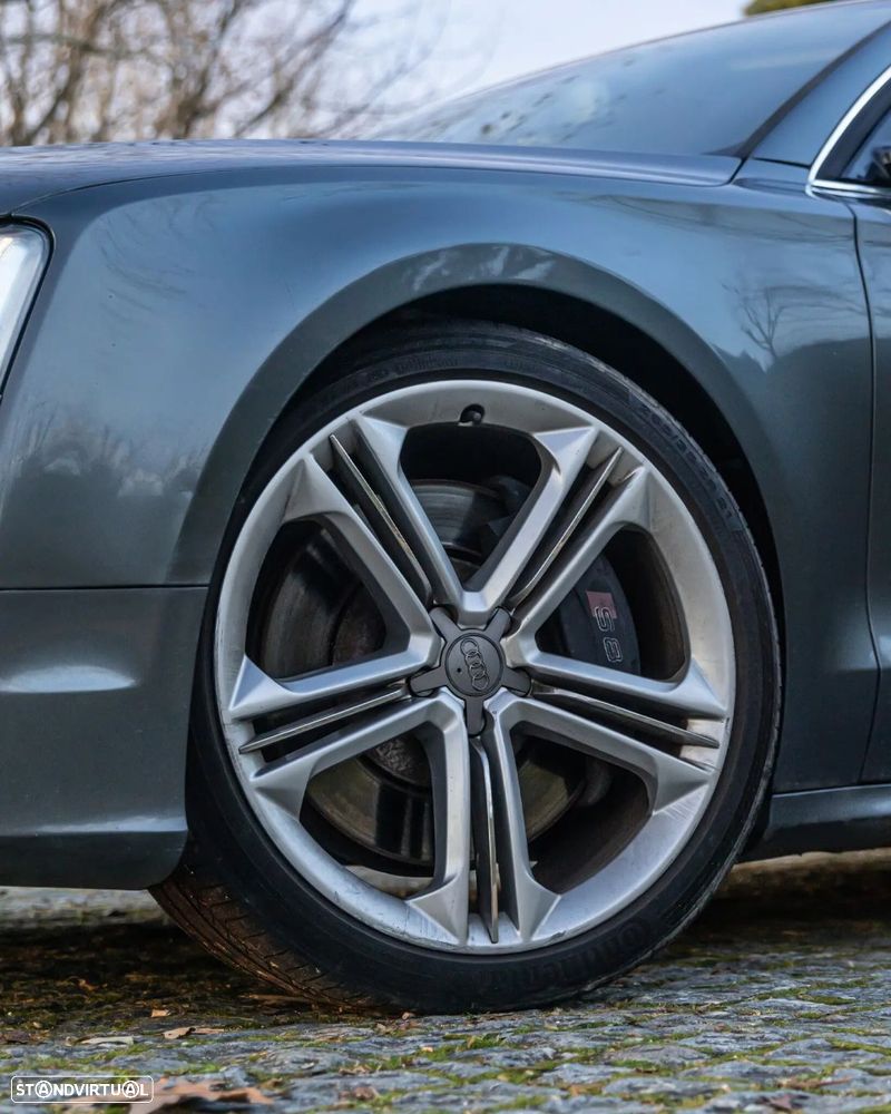 Audi S8 - 4