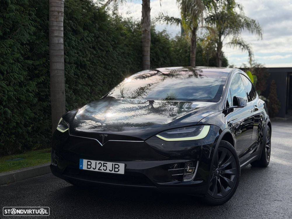 Tesla Model X - 3