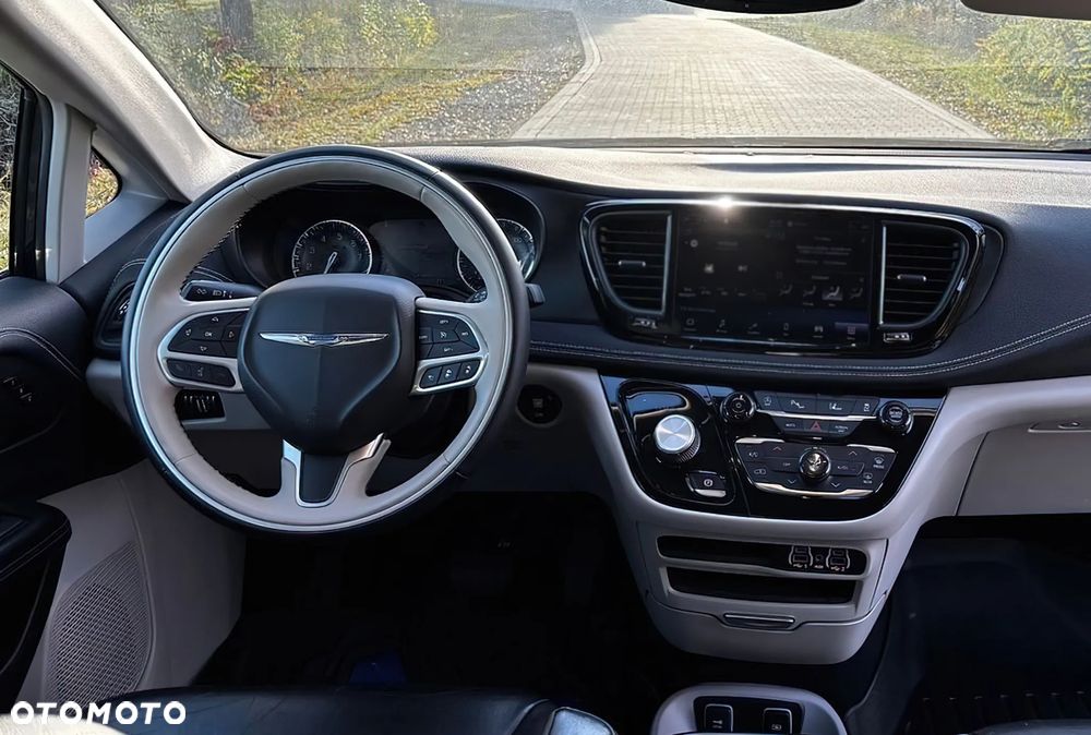 Chrysler Pacifica - 8