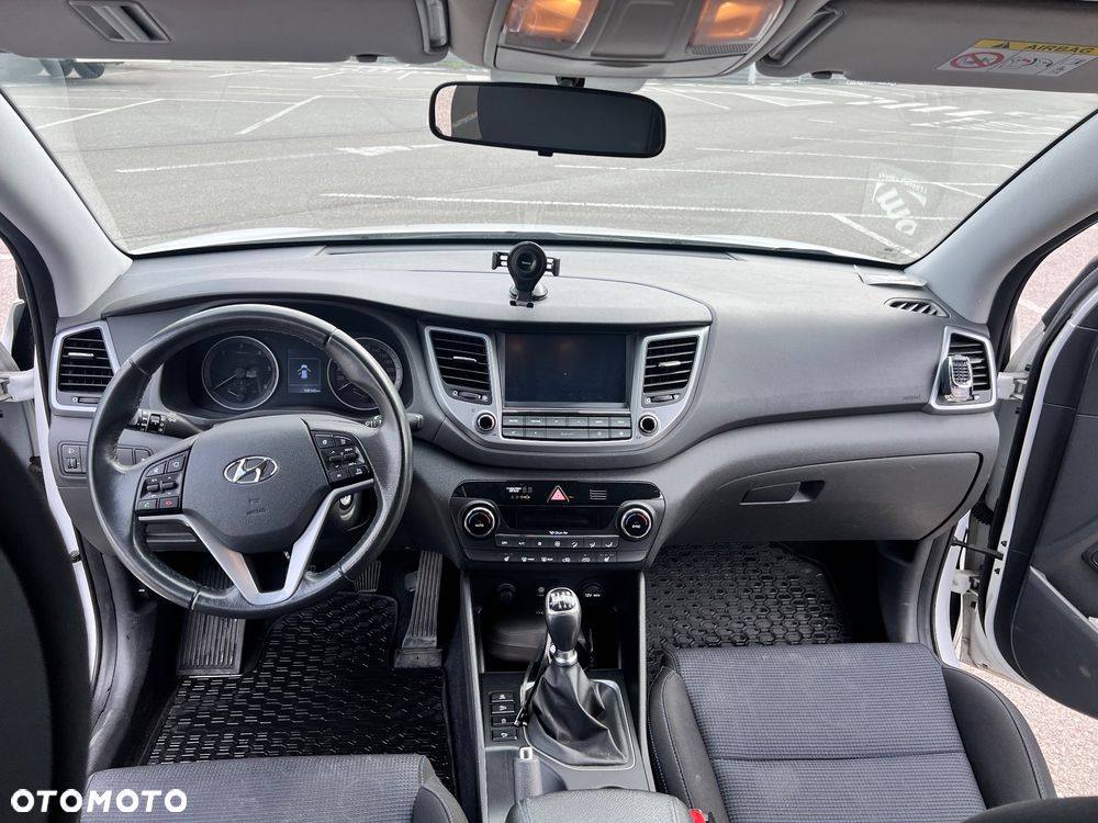 Hyundai Tucson ver-1-7-crdi-bluedrive-comfort-2wd - 9