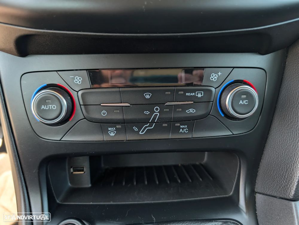Ford Focus SW 1.0 EcoBoost S&S TITANIUM DESIGN — fotografia 17